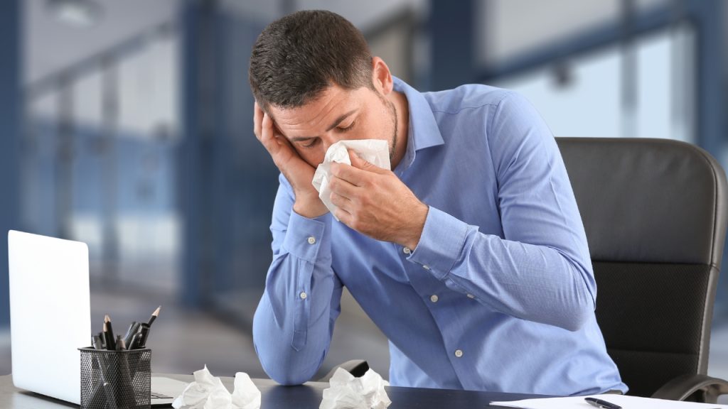 Risiko Memaksakan Diri Tetap Beraktivitas saat Flu